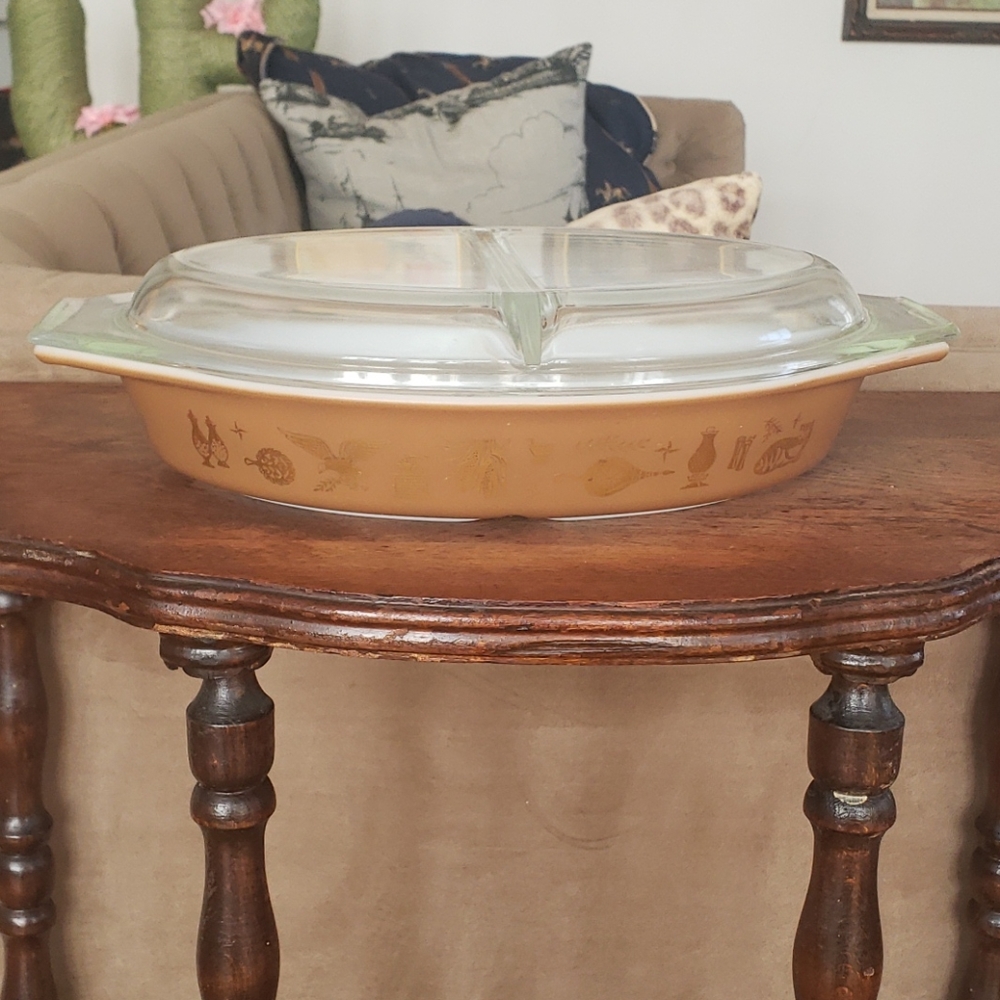 Pyrex Cassarole Dish 1. 5 Quart